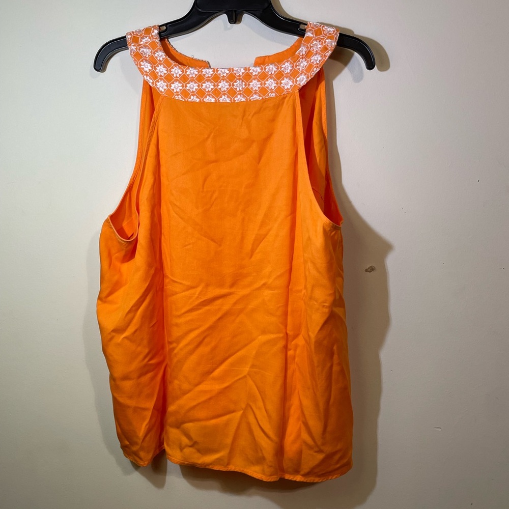 Crown & Ivy Women’s XXL sleeveless Blouse top Orange W/white embroidered flowers - Picture 2 of 9